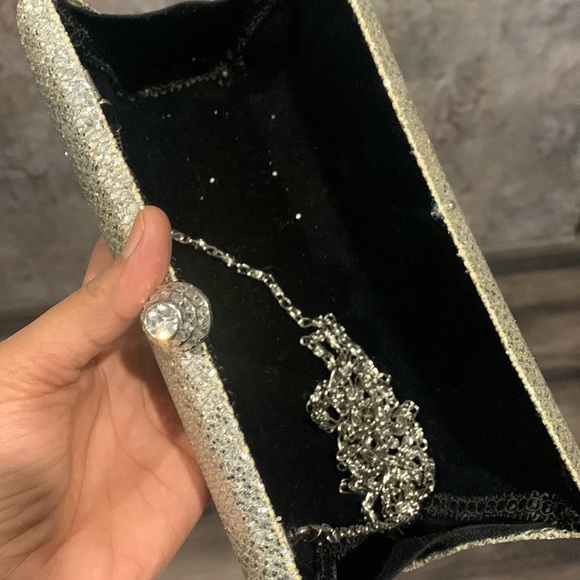 Shimmery silver Designer clutch - Picture 7 of 7